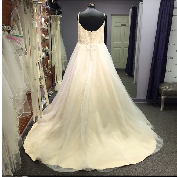 Lia Mia - Style MB 1112 - Size 24 - Ivory/Champ - Picture 2 of 4